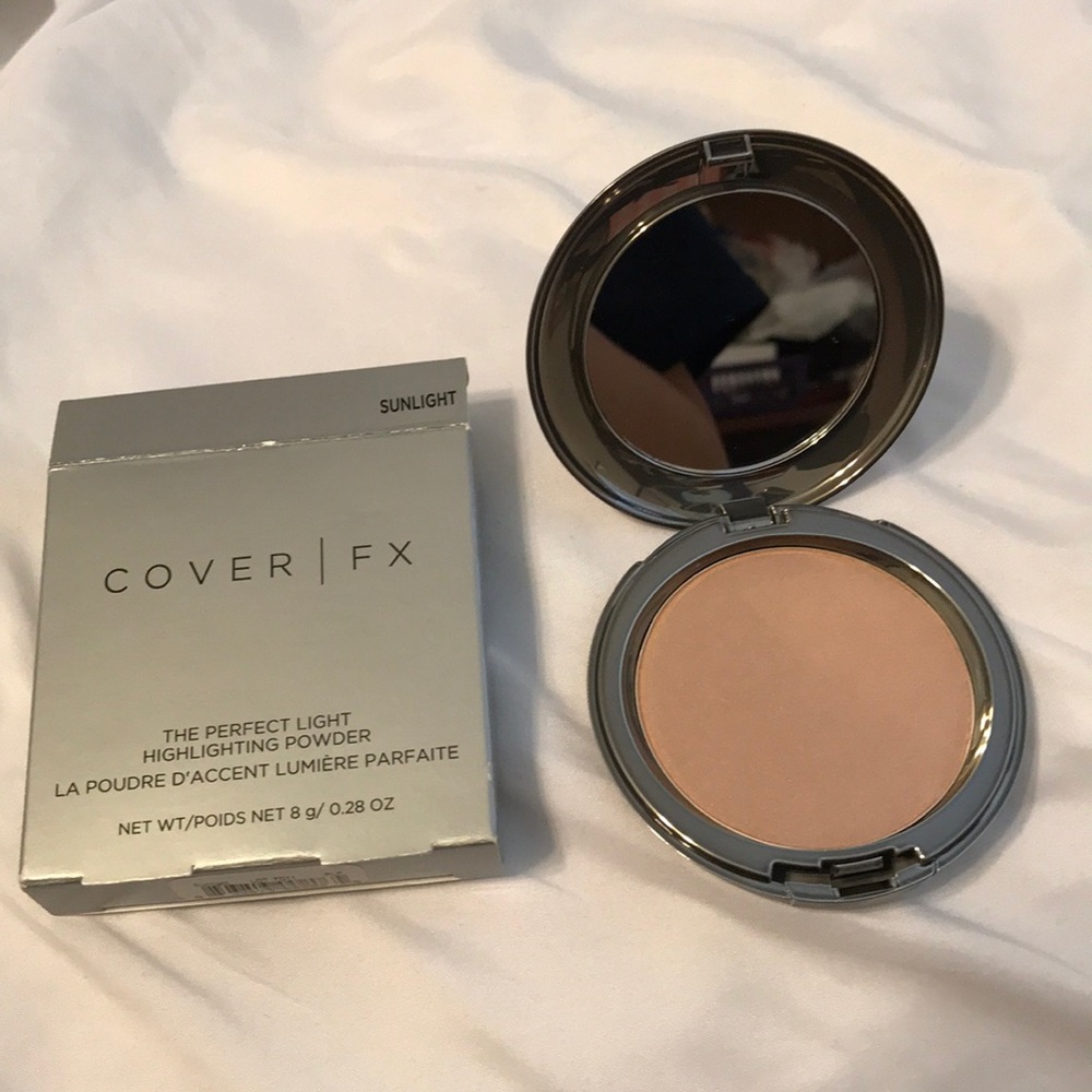 Cover FX Highlighting Powder in Sunlight